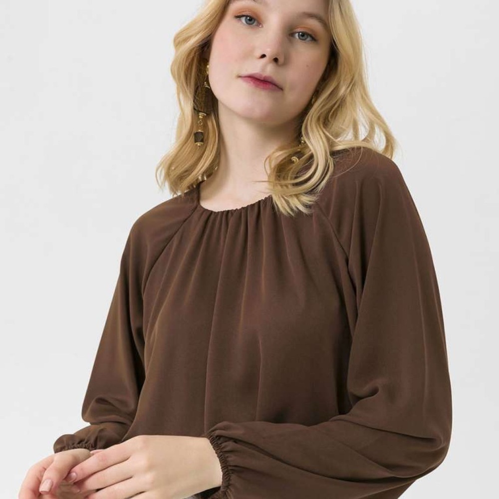 Brown Relaxed Long 3/4 Sleeve Blouse | buttons on the back side